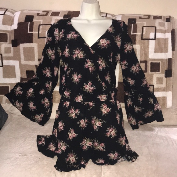 American Eagle outfitters medium black pink white green romper 💕 - Picture 1 of 8